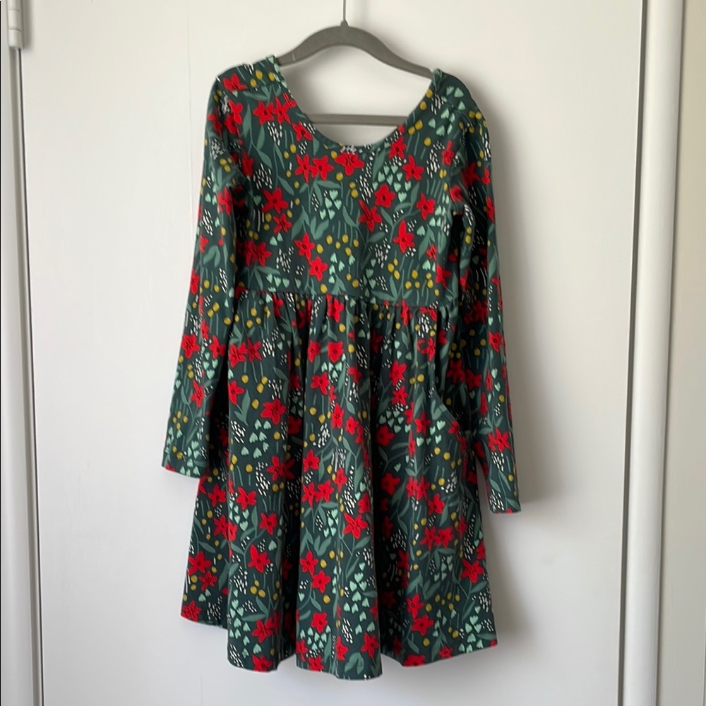 Hanna Andersson Floral Green and Red Long Sleeve Skater Dress, 120 cm (size 6-7)